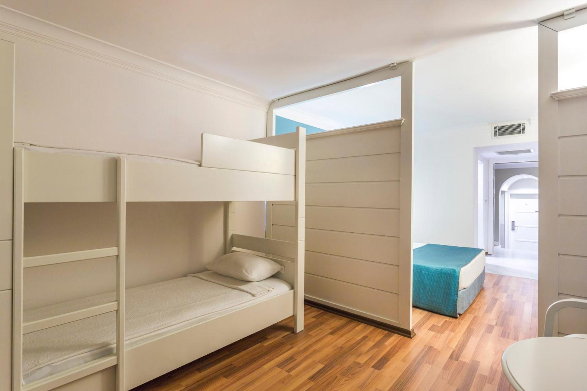 Family Room Land View One Bedroom With Bunkbed