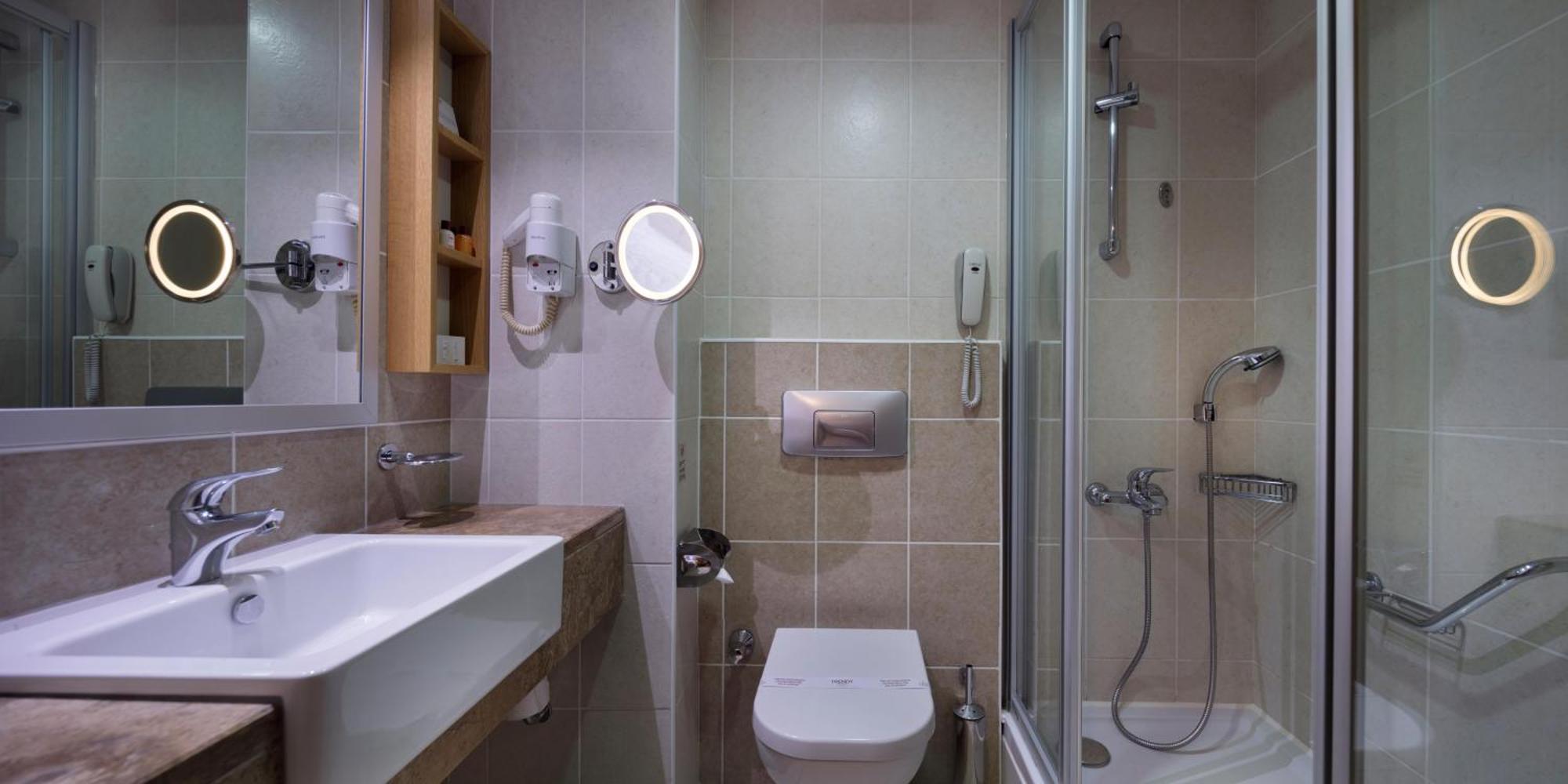 Standard Doppel- oder Zweibettzimmer mit Meerblick