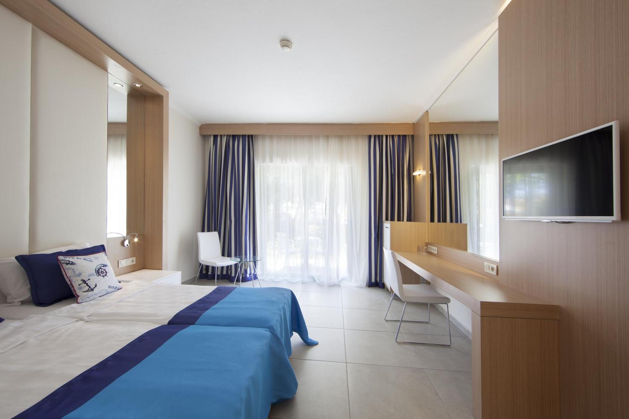 Familienzimmer mit seitlichem Meerblick
