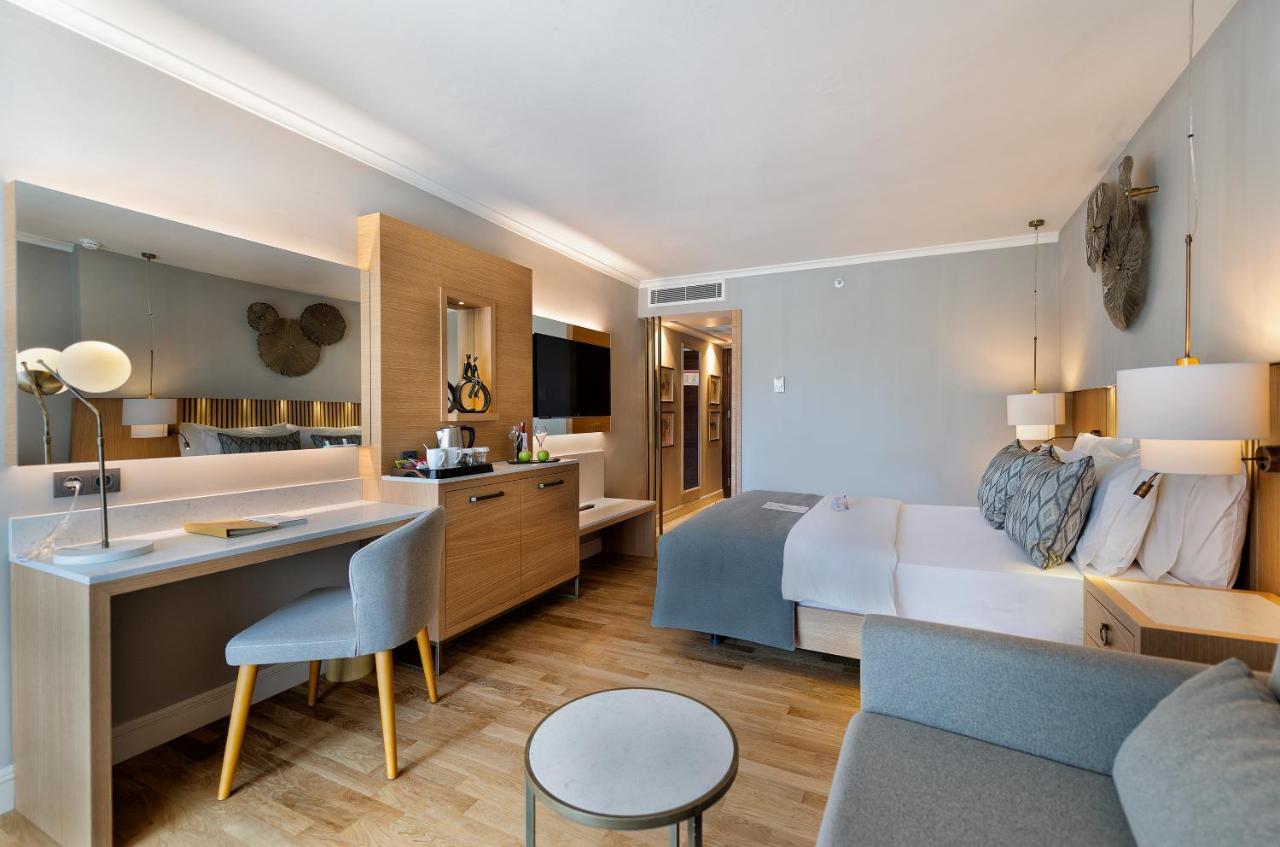 Deluxe Zimmer mit seitlichem Meerblick (2 Erwachsene und 2 Kinder)